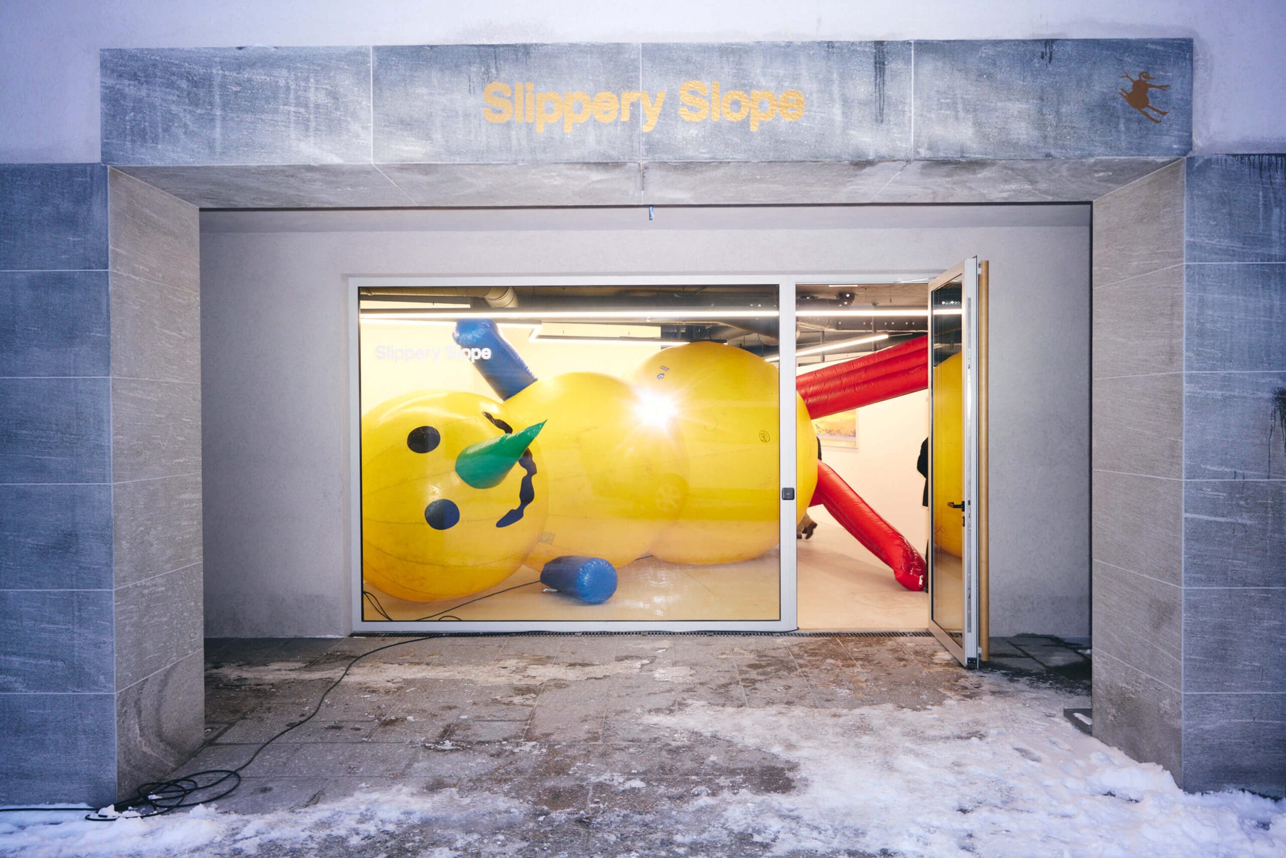 03_SlippersSlope2_tiny 03_SlippersSlope2_tiny